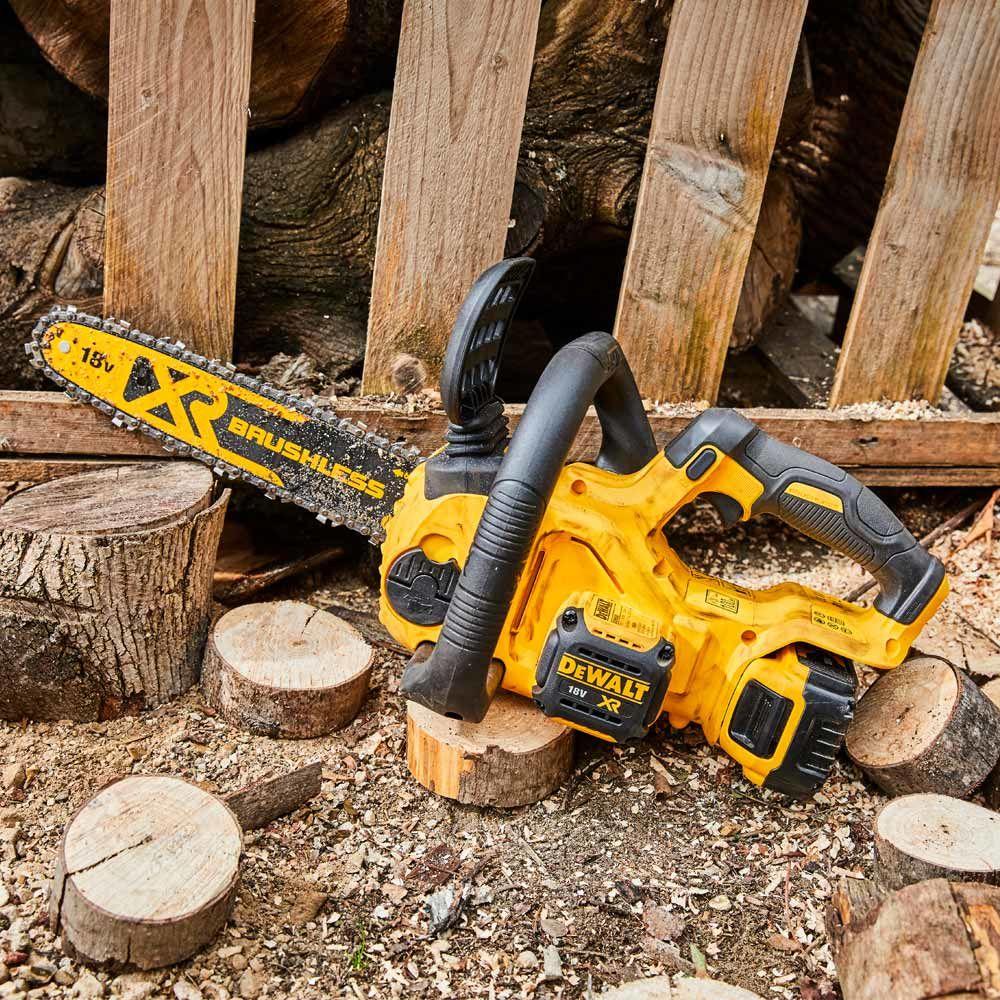 DeWalt DCM565P1-XE 18V 5.0Ah Li-Ion XR Cordless Brushless Compact 300mm (12") Chainsaw Combo Kit - Image 4